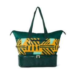 WNDR LN The Overnighter Weekender Bag -Vera Bradley || Rockland || Disney Shop GUEST 782b6daf 5d39 4499 88a7 a10741f447fd